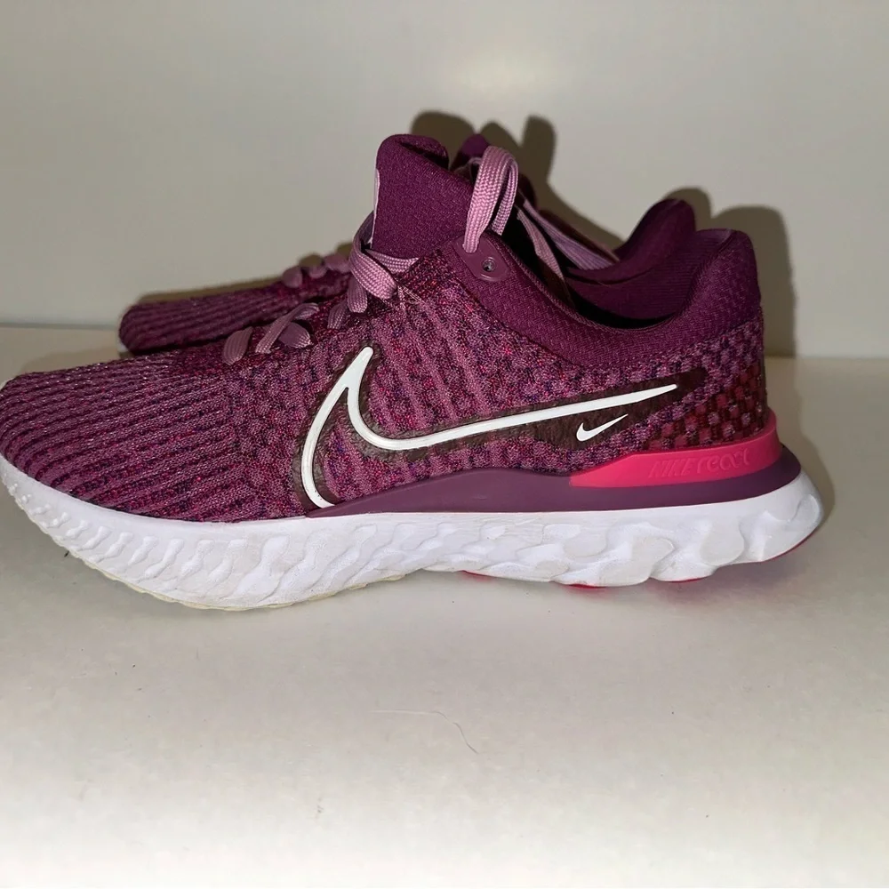 Nike Women's Size 9.5 React Infinity Run Flyknit 3 in Light Bordeaux & Pink